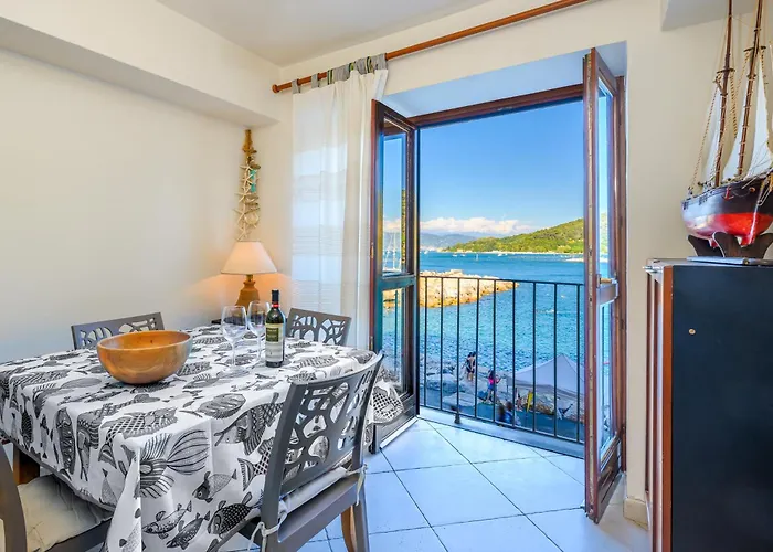 Capitolo Primo Πόρτο Βένερε